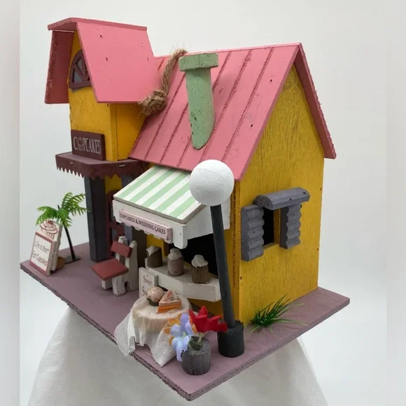NEW Cupcake Bakery Birdhouse, 10” x 8.5” x 6” - Picture 3 of 7